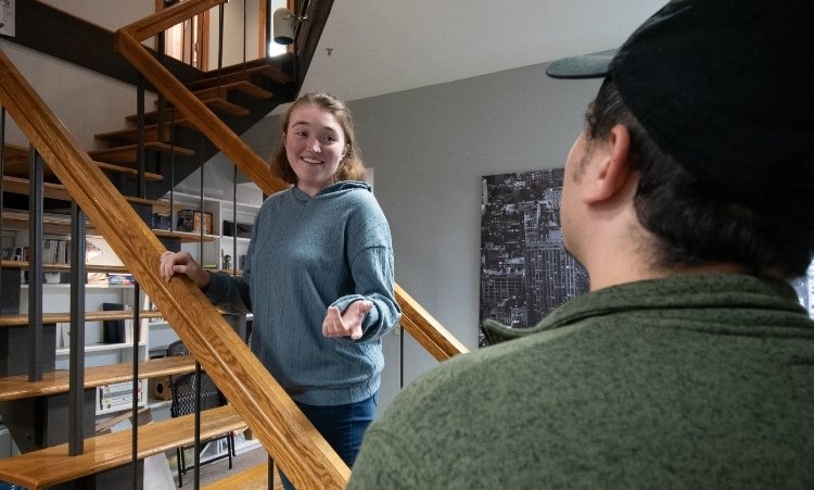 In-home recovery support conversation promoting connection and alcohol recovery guidance