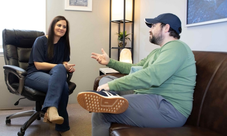 Intensive outpatient therapy session focused on alcohol recovery and supportive counseling